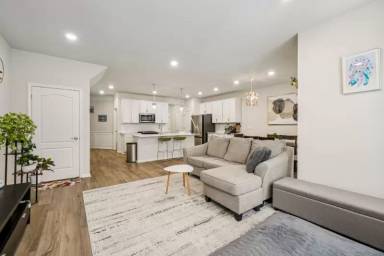 Main picture of 525 Addison Cir