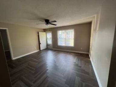 Main picture of 317 Caswell St