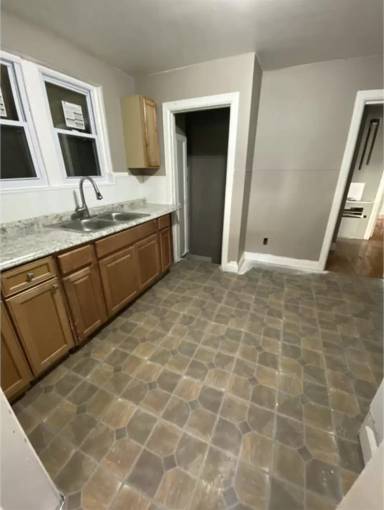 Main picture of 19213 Yonka St