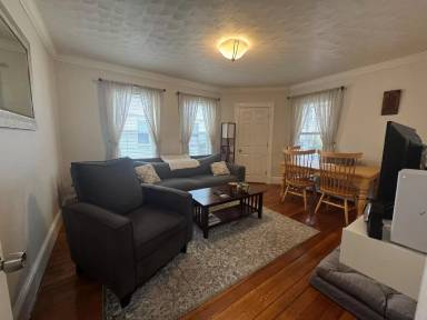 Main picture of 18 Brackett St