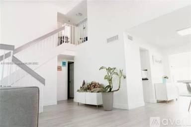 Main picture of 1005 NW 106th Avenue Cir