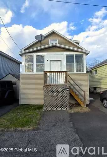 Main picture of 127 Exchange St