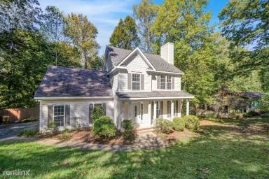 Main picture of 901 Chalice St