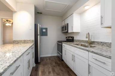 Main picture of 1776 Harden Blvd