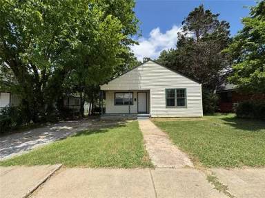 Main picture of 2207 W 41st St