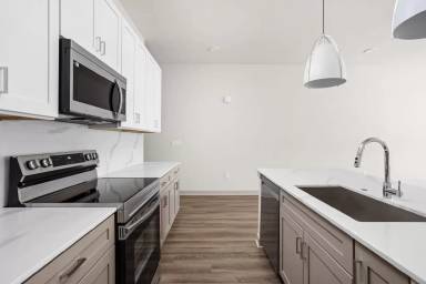 Main picture of 833 W Main St