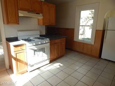 Main picture of 330 Beacon St