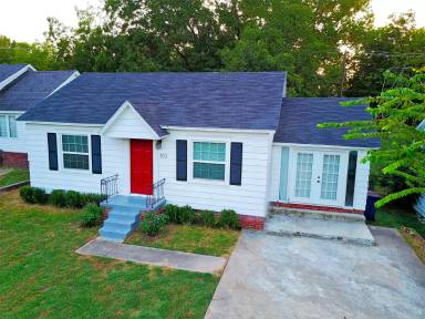 Main picture of 303 N 43rd St