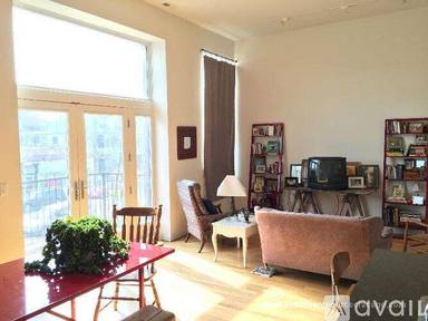 Main picture of 2401 W North Ave