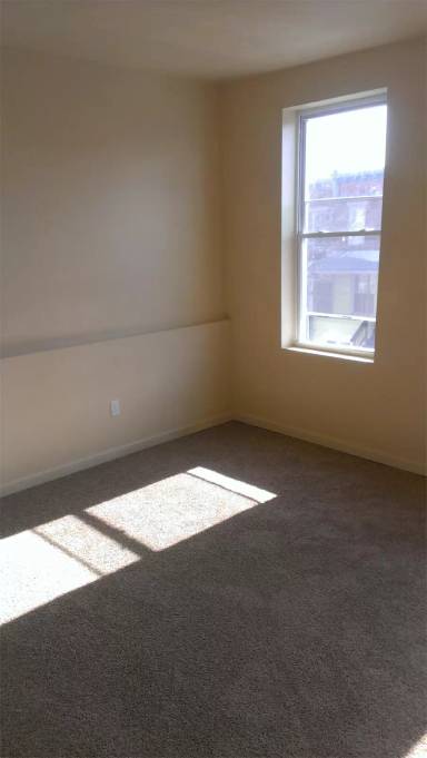 Main picture of 1658 E 25th St