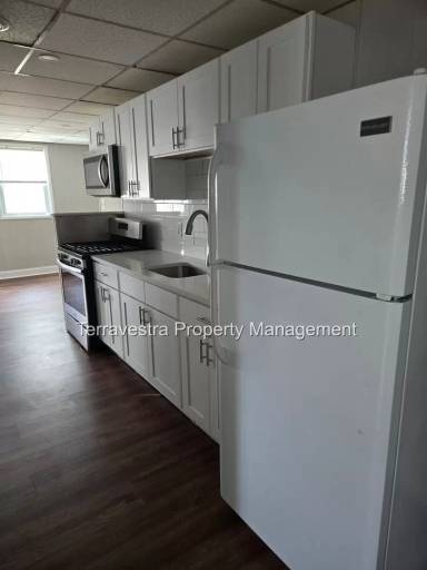 Main picture of 131 High St N