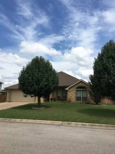 Main picture of 1904 Deer Field Way