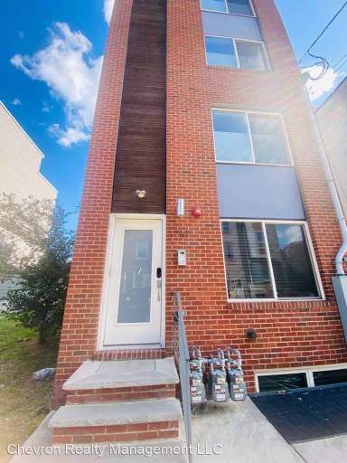 Main picture of 1747 N Marshall St