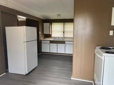 Main picture of 233 W School St