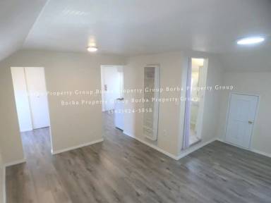 Main picture of 1060 E 6th St