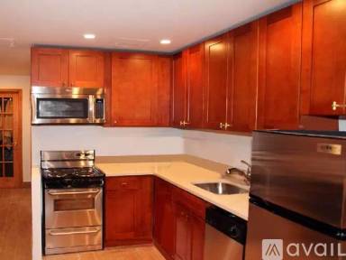 Main picture of 52 E End Ave