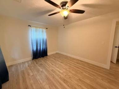 Main picture of 400 Gayle Way