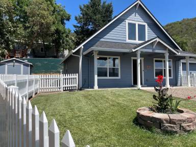 Main picture of 857 Jacoby St