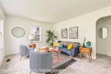 Main picture of 1030 W Bank St