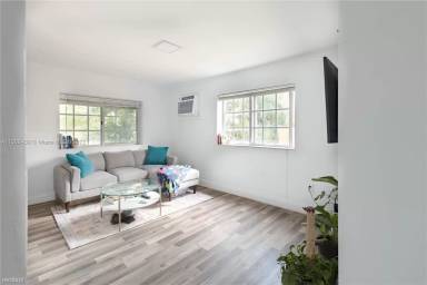 Main picture of 1218 Salzedo St