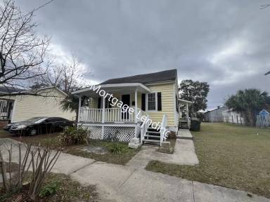 Main picture of 519 W 40th St