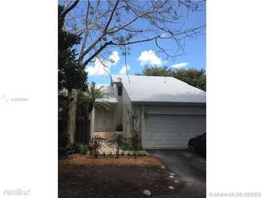 Main picture of 10805 SW 134th Ct