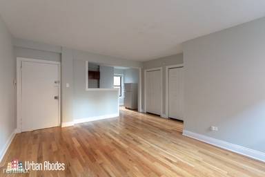 Main picture of 1347 N Dearborn St