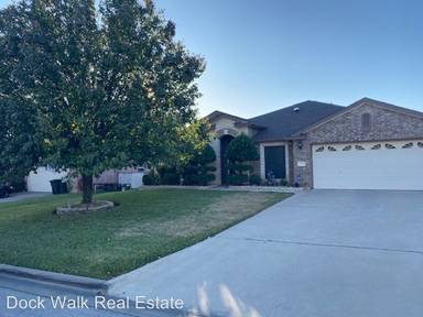 Main picture of 206 W Iowa Dr