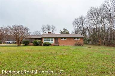 Main picture of 2533 E Woodlyn Way