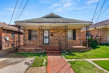 Main picture of 932 Lewis St