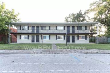 Main picture of 605 W Michigan St
