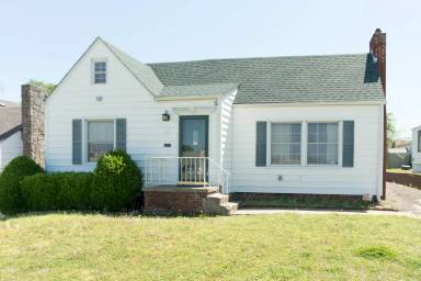 Main picture of 1936 W 40th St