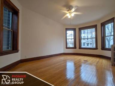 Main picture of 2453 N Spaulding Ave