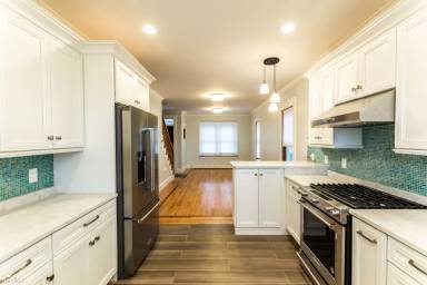 Main picture of 160 Bigelow St