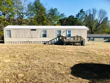 Main picture of 80 Lynn Dr