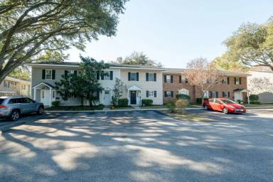 Main picture of 205 Heritage Cir