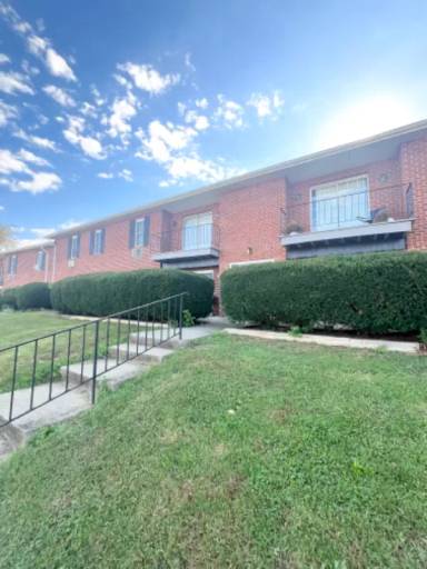 Main picture of 620 W Brookdale St