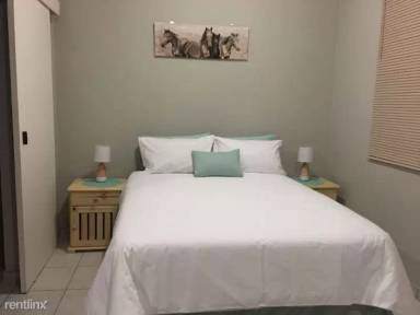 Main picture of 3956 King Dr