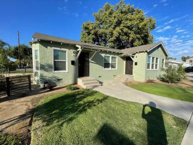 Main picture of McKenzie Cottages