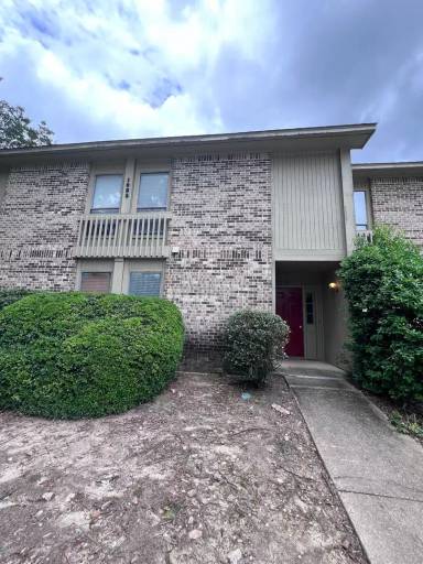 Main picture of 1025 Stonegate Dr