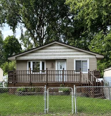 Main picture of 765 E Beverly Ave