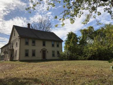 Main picture of 121 Bay Rd