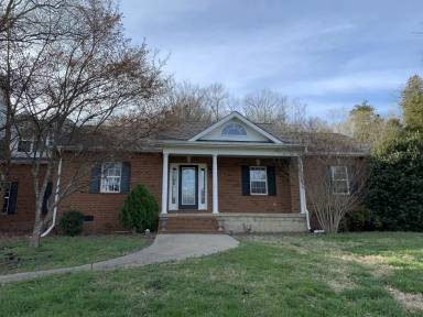 Main picture of 1747 Cayce Springs Rd