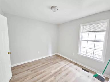 Main picture of 1839 W Ormsby Ave