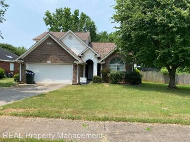 Main picture of 105 N Interlaken Dr