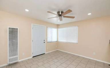 Main picture of 4209 4223 Winona Ave