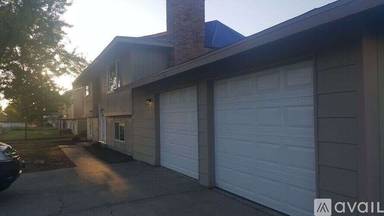 Main picture of 1805 E 3rd Ave