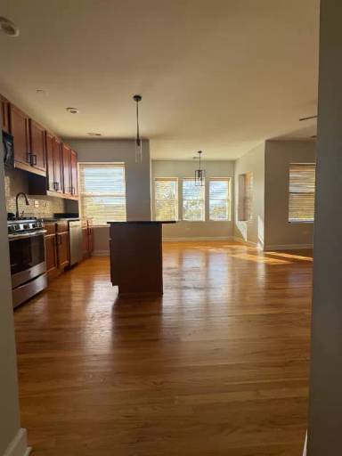 Main picture of 3708 W Ainslie St