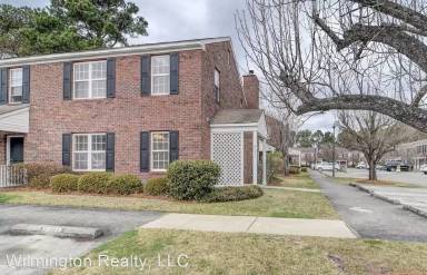 Main picture of 5025 Lampost Cir