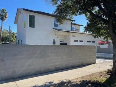 Main picture of 6505 N White Oak Ave